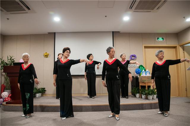 成都養(yǎng)老觀察：責(zé)任與義務(wù)，未來(lái)養(yǎng)老院能否代替子女盡孝？(圖1)